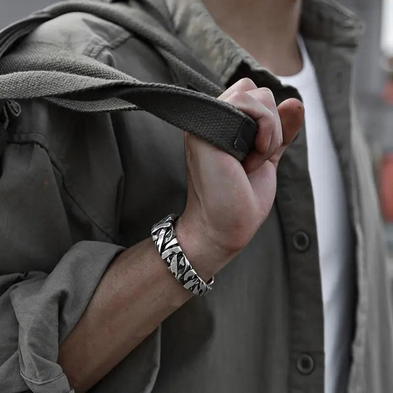 Retro C-Shaped Men Cuff